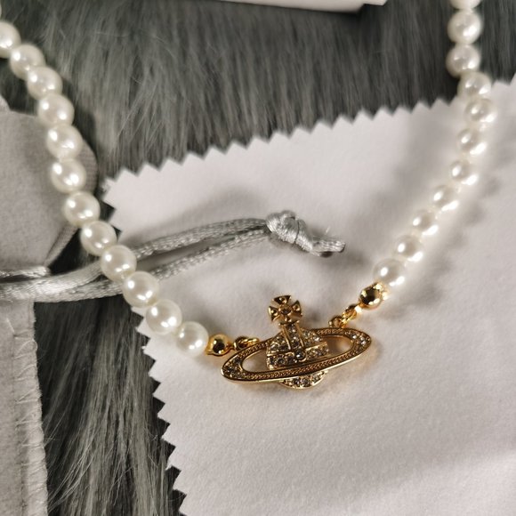 Vivienne Westwood SMALL Bas Relief Pearl - Picture 2 of 6